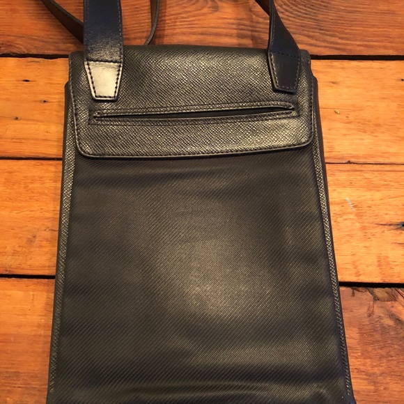 Men’s Louis Vuitton cross body - Picture 3 of 4